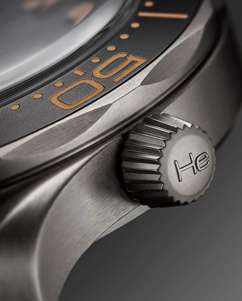 Omega-Seamaster “007 edition” Black & Gold
